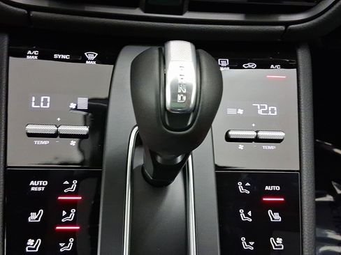 Used 2026 Porsche Macan image 28