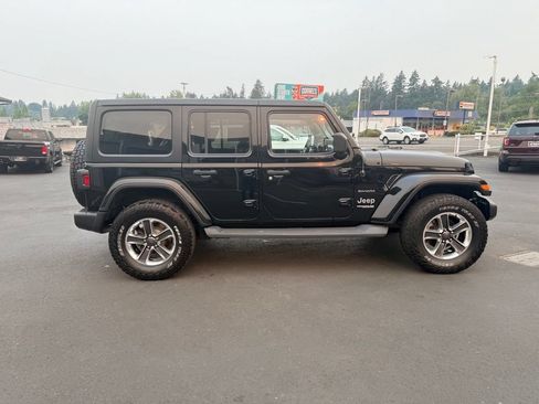 Used 2019 Jeep Wrangler Unlimited Sahara w/ Uconnect 4C Nav & Sound Group AWD/4WD image 6