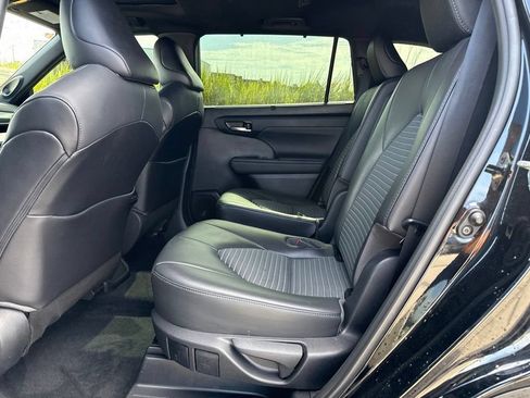 Used 2021 Toyota Highlander XSE AWD/4WD image 17