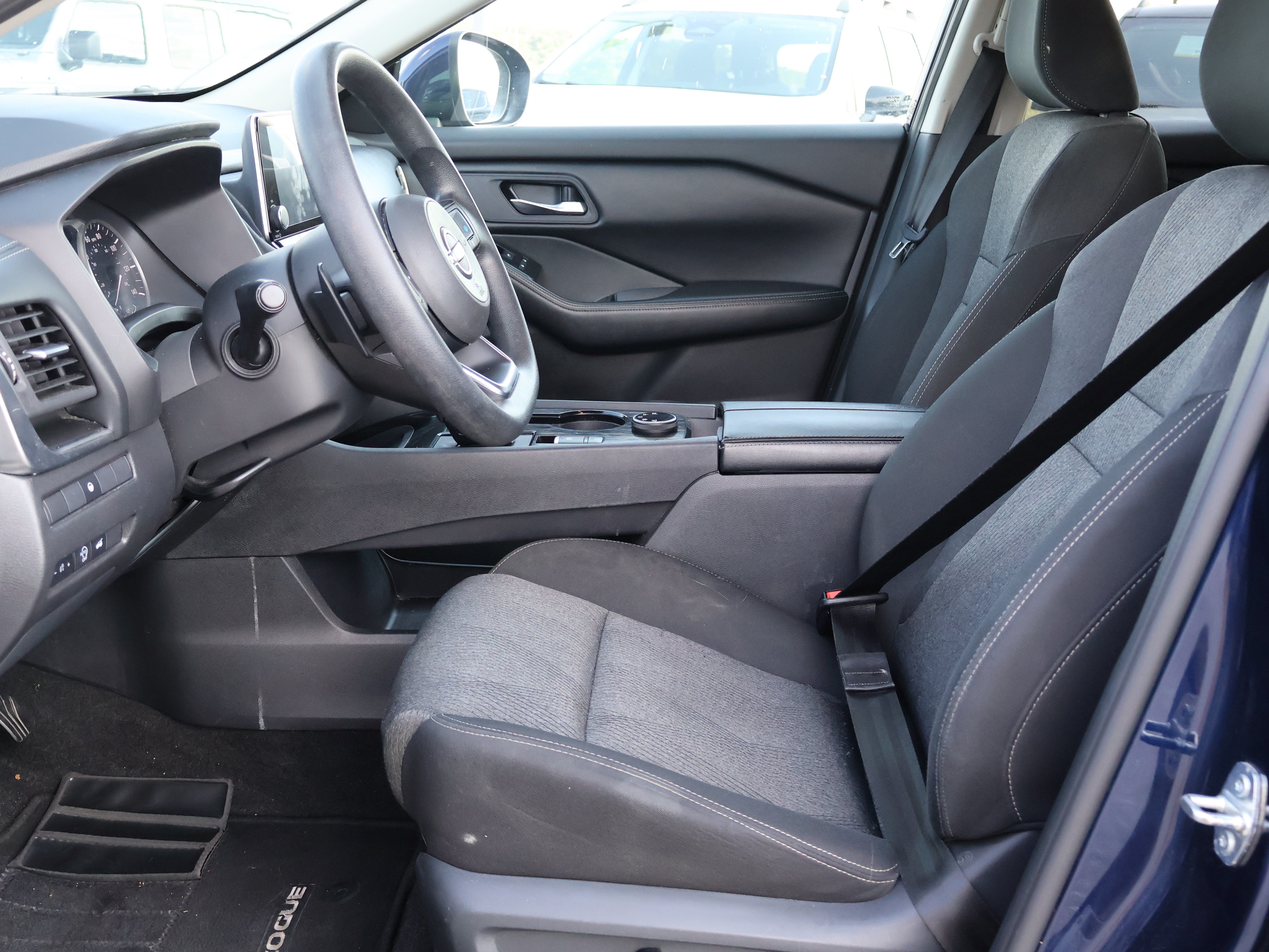Used 2024 Nissan Rogue SV AWD/4WD image 17