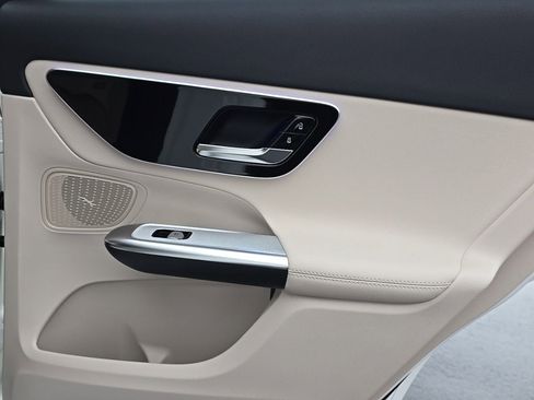 New 2026 Mercedes-Benz GLC 300 4MATIC image 32