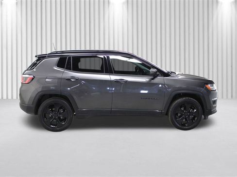 Used 2020 Jeep Compass Latitude image 2