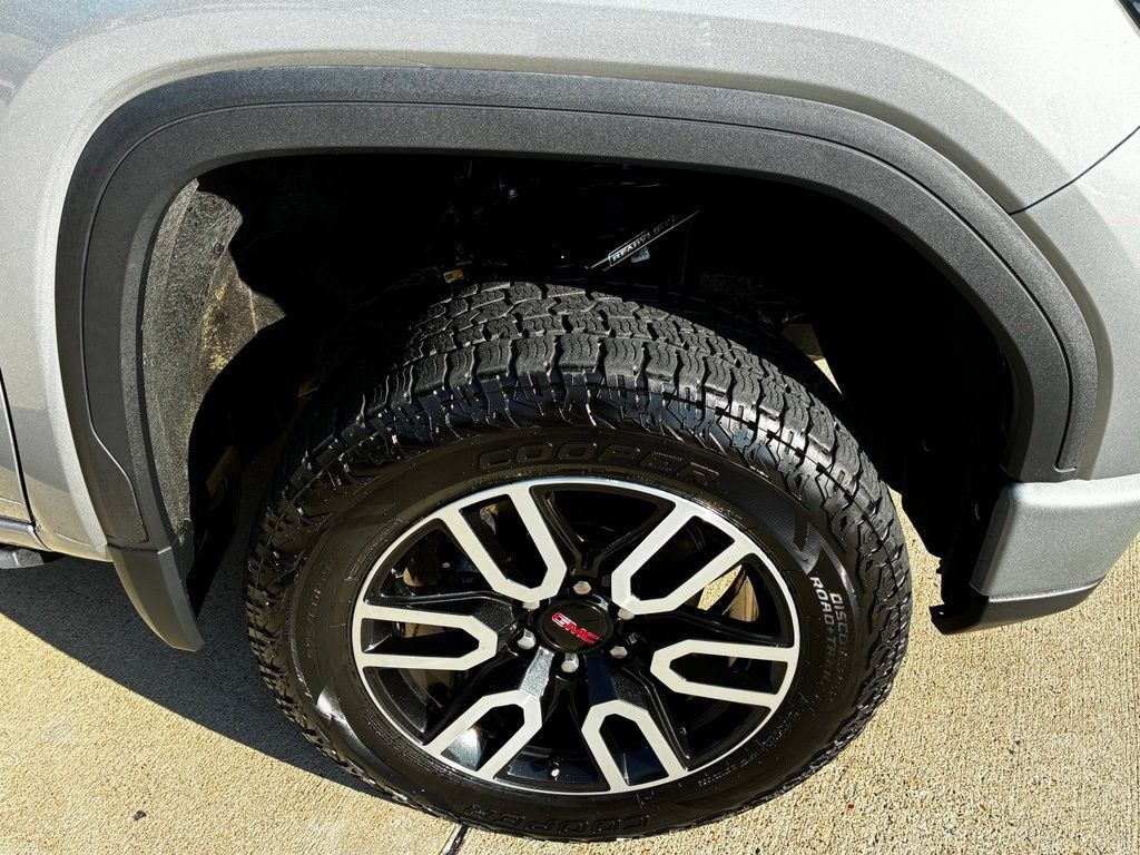 Used 2024 GMC Sierra 1500 AT4 w/ AT4 Preferred Package AWD/4WD image 3