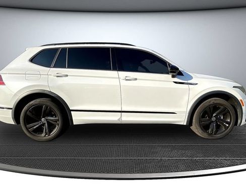 Used 2023 Volkswagen Tiguan SE R-Line FWD image 4