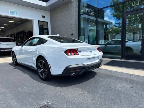 Used 2025 Ford Mustang Coupe RWD image 3