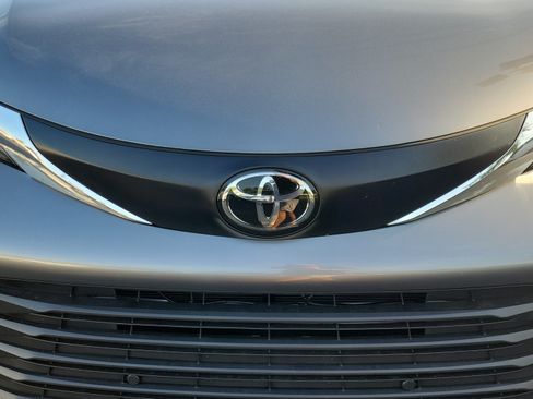 Used 2026 Toyota Sienna XLE FWD image 16