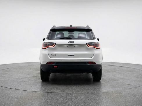 Used 2025 Jeep Compass Trailhawk AWD/4WD image 7