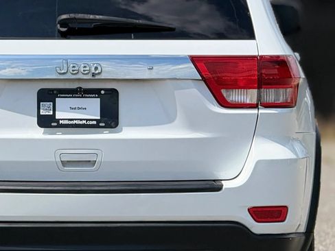 Used 2013 Jeep Grand Cherokee Laredo AWD/4WD image 14