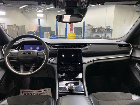 Used 2024 Jeep Grand Cherokee Altitude image 25