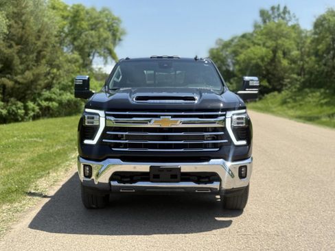 Used 2024 Chevrolet Silverado 2500 LTZ w/ LTZ Plus Package AWD/4WD image 3