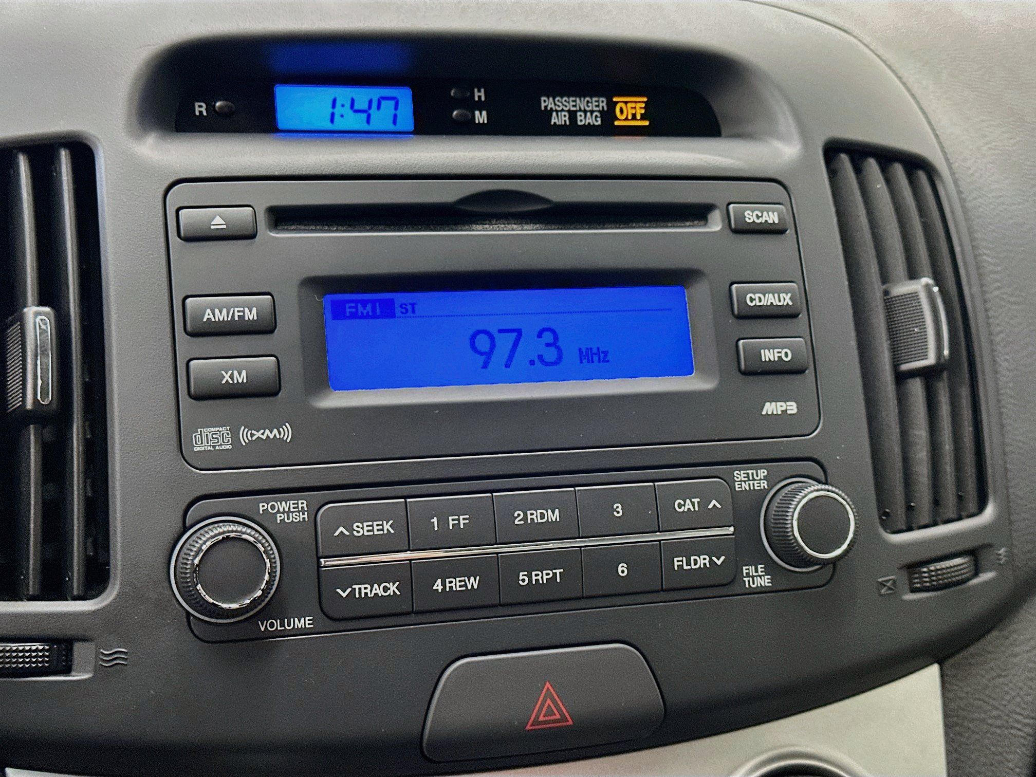Used 2010 Hyundai Elantra SE FWD image 21