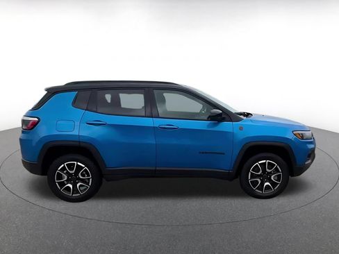 Used 2025 Jeep Compass Trailhawk AWD/4WD image 16
