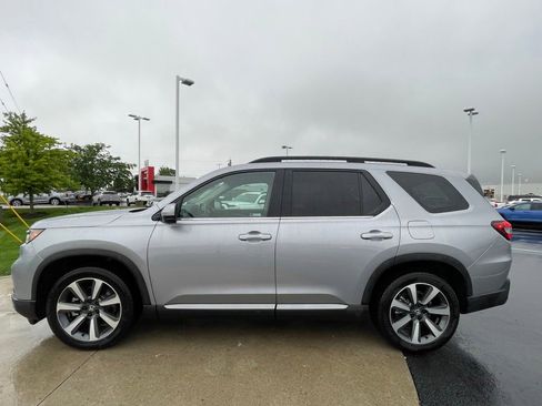 Used 2025 Honda Pilot Elite image 4