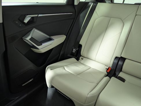 Certified 2025 Audi Q3 2.0T Premium Plus w/ Premium Plus Package image 12