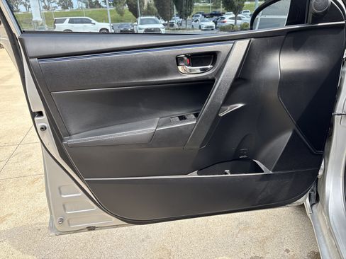 Used 2017 Toyota Corolla SE w/ SE Premium Package FWD image 13