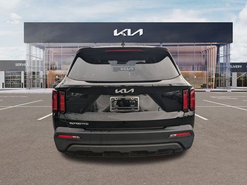 Used 2023 Kia Sorento LX image 5