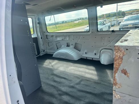 Used 2012 Ford E-350 and Econoline 350 Super Duty w/ Insulation Pkg RWD image 10