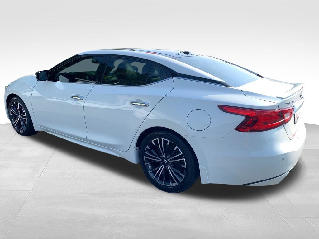 Used 2017 Nissan Maxima Platinum w/ Medallion Package FWD image 3