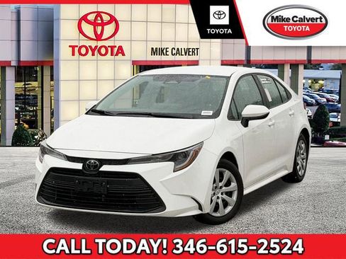 Used 2025 Toyota Corolla LE image 1