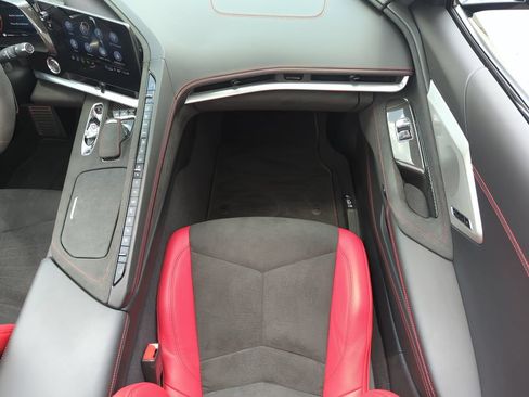 Used 2022 Chevrolet Corvette Stingray Premium Cpe w/ Z51 Performance Package RWD image 11