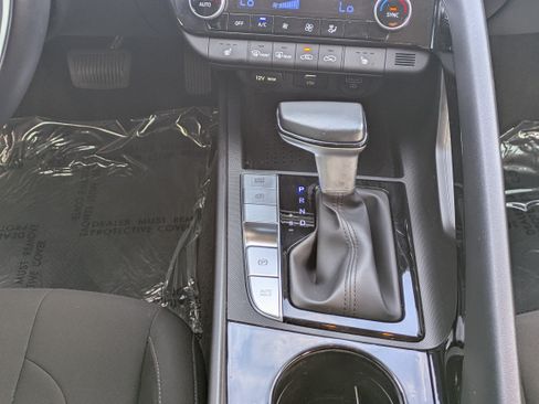 Used 2023 Hyundai Elantra SEL w/ Convenience Package FWD image 19