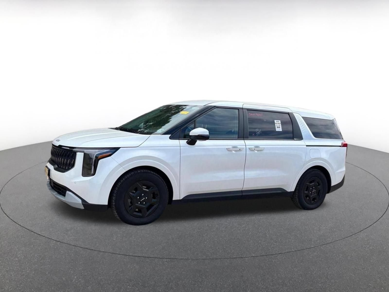 Used 2026 Kia Carnival FWD image 6