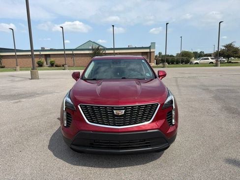 Used 2022 Cadillac XT4 Luxury w/ Cold Weather Package FWD image 8
