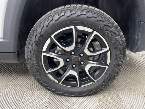 Used 2025 Jeep Compass Trailhawk AWD/4WD image 30