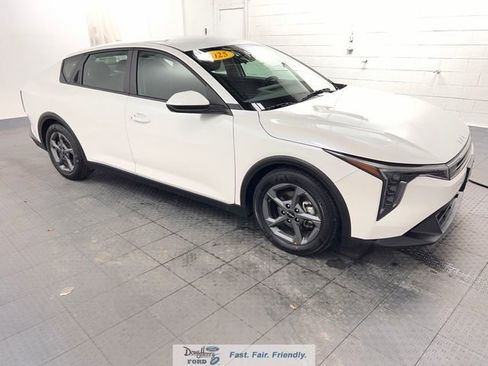 Used 2025 Kia K4 FWD image 3