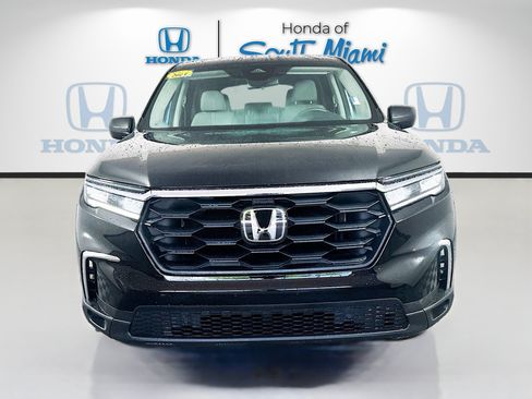 Used 2023 Honda Pilot LX image 2