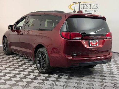 Used 2020 Chrysler Pacifica Touring-L AWD/4WD image 5