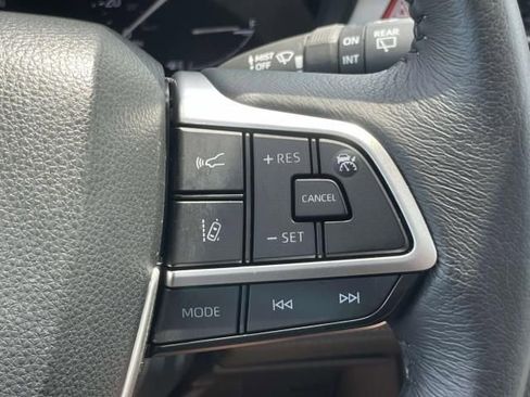 Used 2022 Toyota Sienna XLE image 23