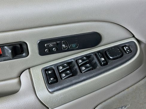 Used 2006 Chevrolet Silverado 2500 LT w/ Heavy-Duty Power Package image 17