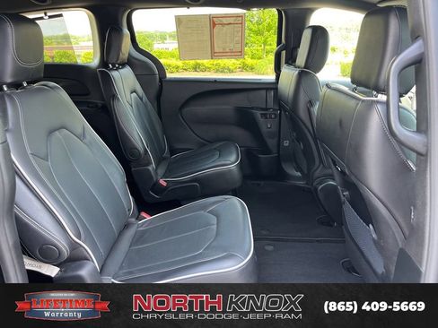 Used 2025 Chrysler Pacifica Limited FWD image 23