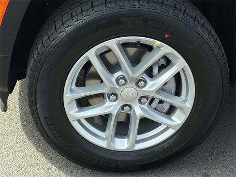 New 2026 Jeep Grand Cherokee Laredo image 17