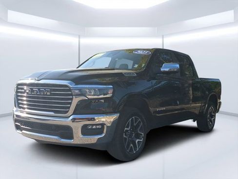 Used 2025 RAM 1500 Laramie AWD/4WD image 7