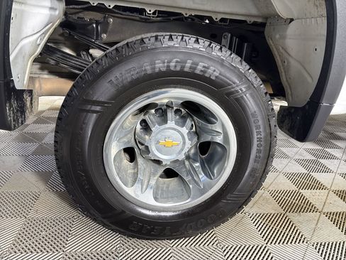 Used 2024 Chevrolet Silverado 3500 LT image 31