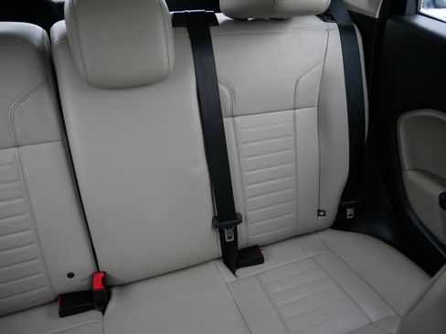 Used 2014 Ford Fiesta Titanium image 14