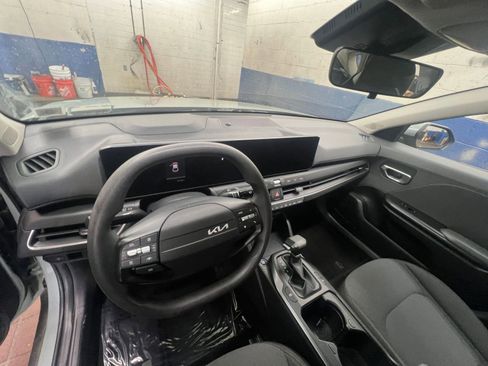 Used 2025 Kia K4 LXS image 29