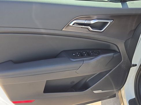 New 2026 Kia Sportage EX image 18