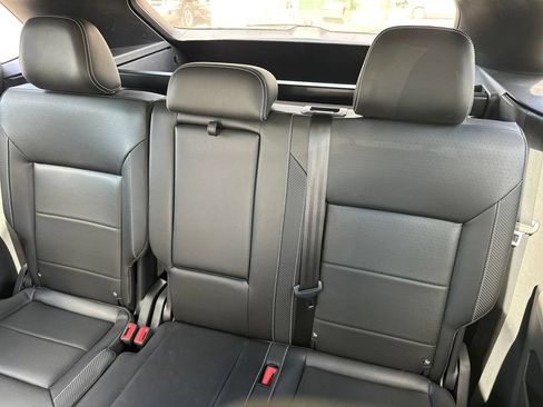 Used 2023 Volkswagen Atlas Cross Sport SE w/ Panoramic Sunroof Package FWD image 19