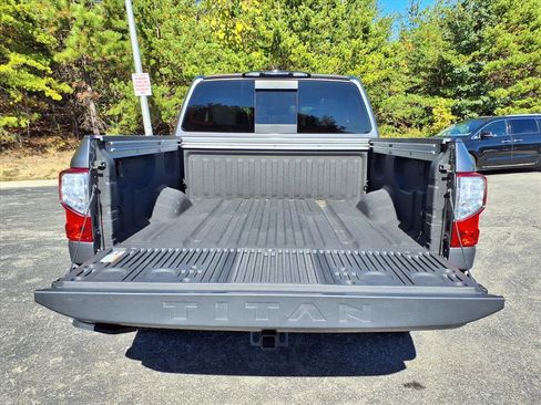 Used 2024 Nissan Titan SV w/ SV Convenience Package image 12