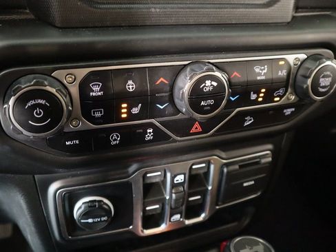 Used 2021 Jeep Wrangler Unlimited Sahara w/ Cold Weather Group AWD/4WD image 7