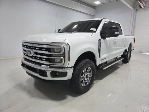 Used 2024 Ford F250 Lariat w/ FX4 Off-Road Package AWD/4WD image 5