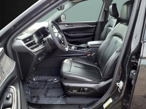 Used 2023 Jeep Grand Cherokee 4WD 4xe image 5