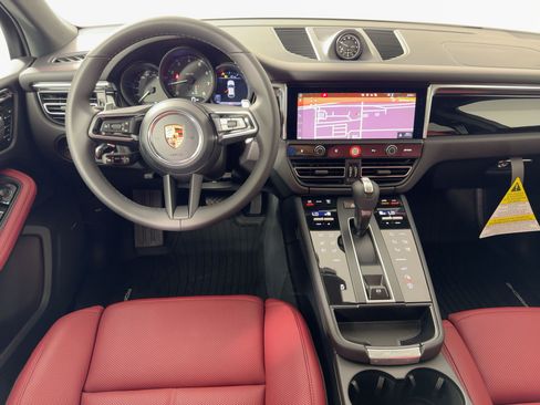 Certified 2026 Porsche Macan AWD/4WD image 27