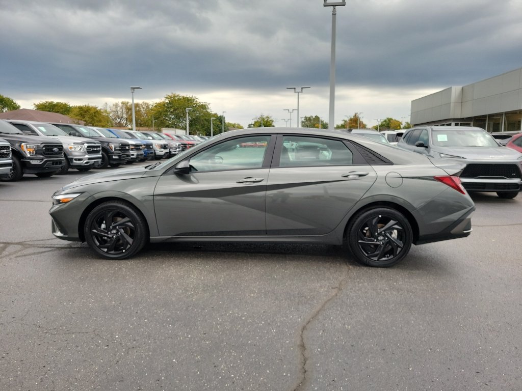 Used 2026 Hyundai Elantra Sport FWD image 7
