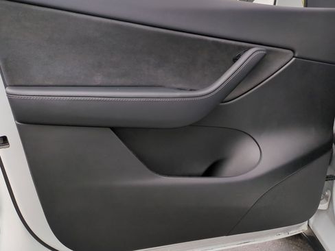 Used 2021 Tesla Model Y Long Range image 13