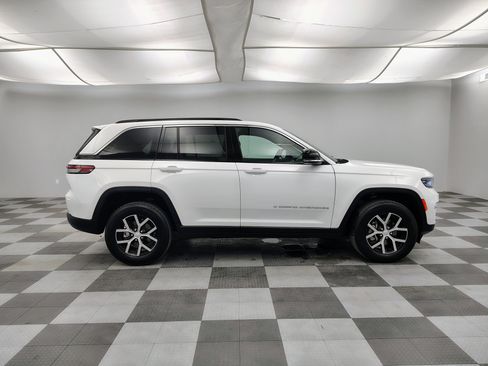 Used 2024 Jeep Grand Cherokee Limited image 12