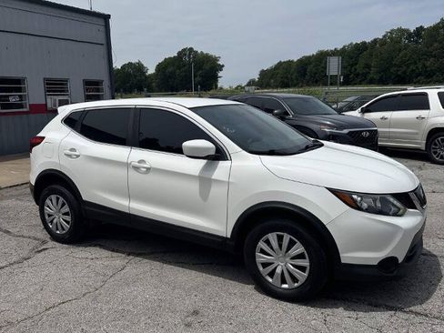 Used 2019 Nissan Rogue Sport S FWD image 2